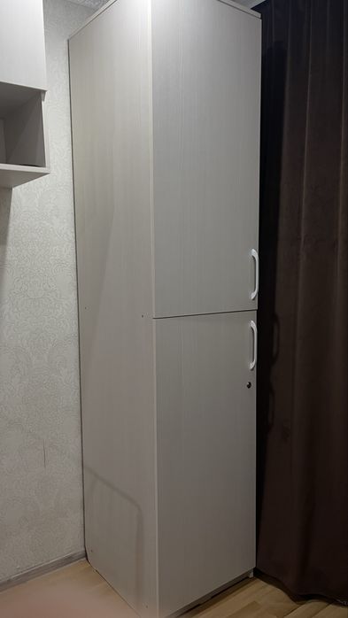 Продам шкаф пенал.