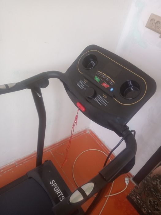 Бегодорожка и велотренажёр.