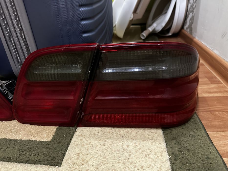 Мерседес 210 задний фар