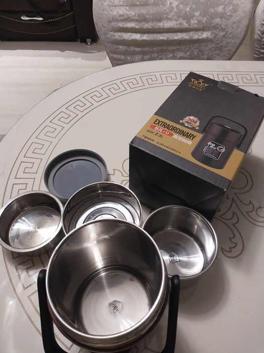 Продаю термос 2.2 литра