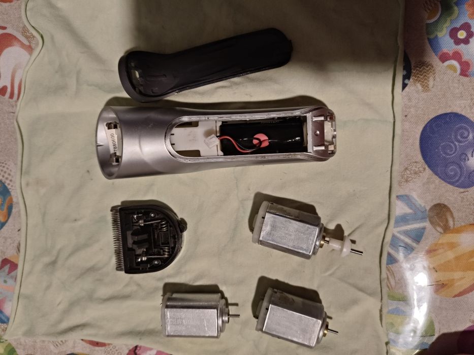 Mașina tuns Wella(cuțit mașina și carcasa)și Mozer pentru piese