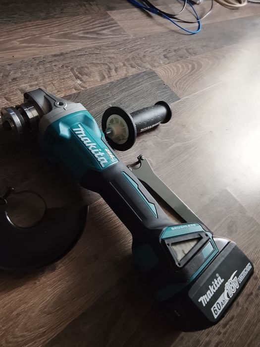 Flex Makita DGA 504 cu variator de viteza și baterie de 6A NOU