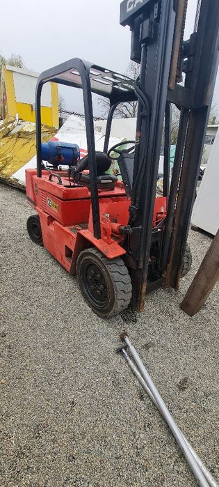 Vand/inchiriez motostivuitoare Caterpillar gpl