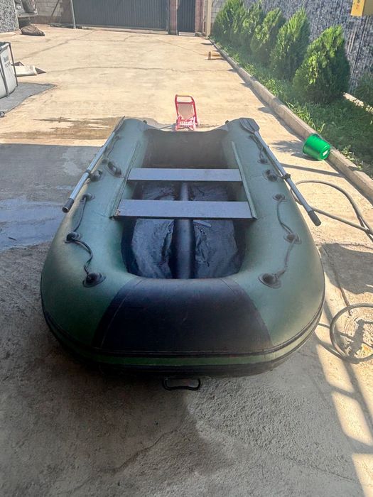 Продам лодку ривьера 3200