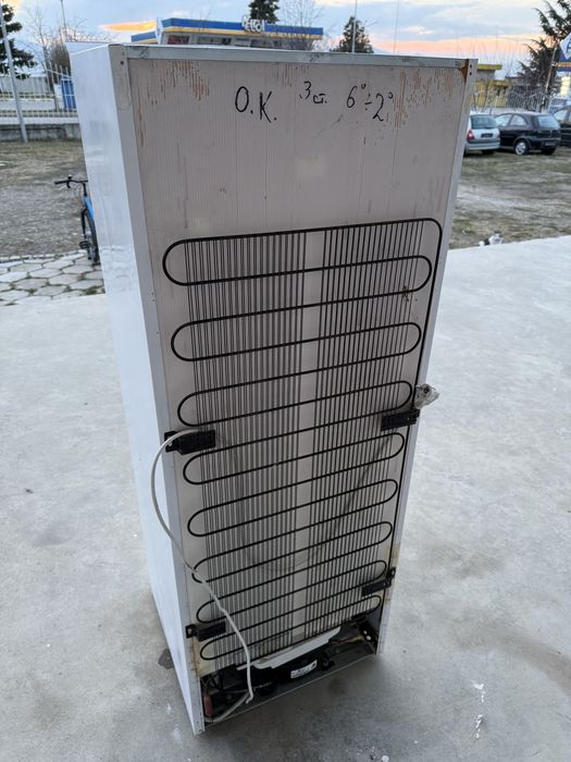 Хладилник с камера 144 см