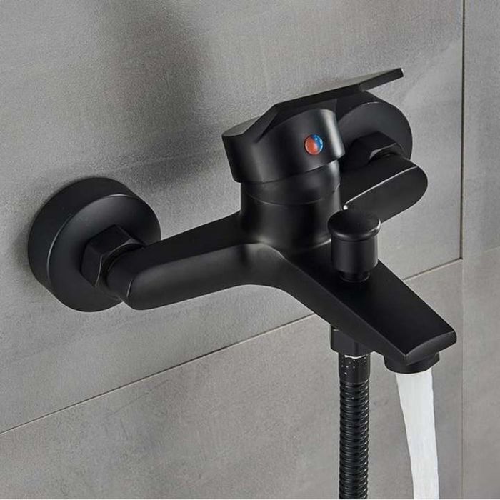 Смесител за баня и душ черен мат за вана с две функции и стенен монтаж