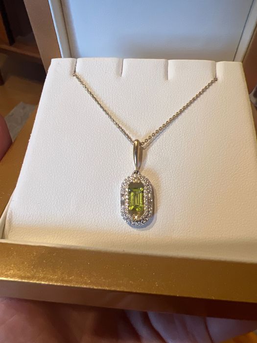 Lanț aur 18 k cu pandantiv cu diamante naturale și peridot