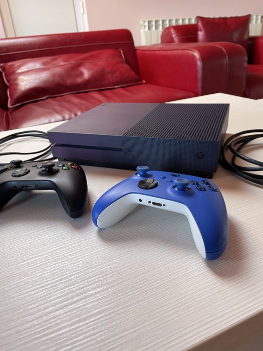 Xbox One S 1TB , editie speciala Purple Fortnite