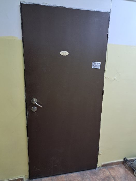 Входная железная дверь б/у