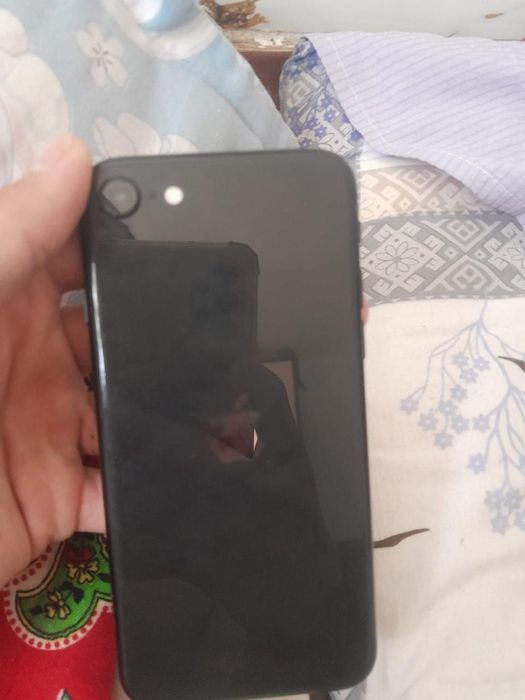 IPhone SE satamn