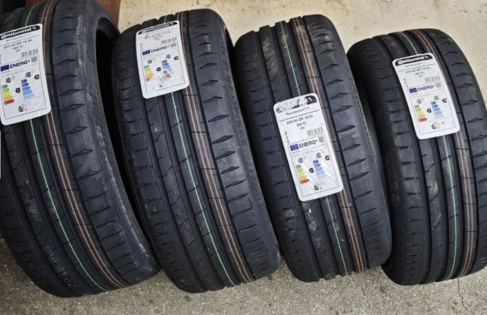 Продавам гуми 225/40/18 Continental Sport Contact 7