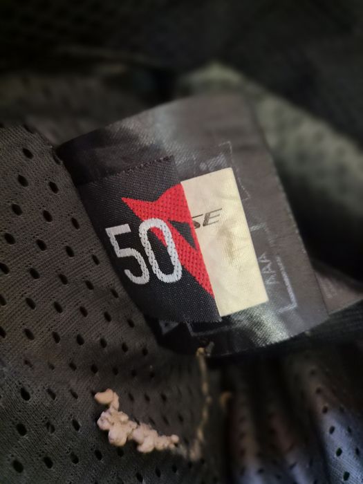 Комплект кожен мотоциклетен панталон и яке на марката  Dainese серия Super Fast Estivo , изработени от  висококачествена телешка кожа,50 номер