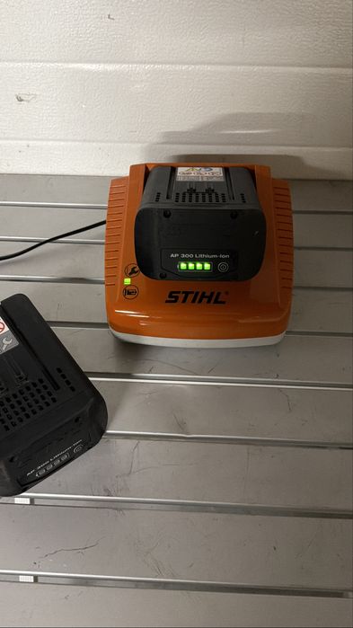 Incarcator Stihl AL300  acumulator Stihl Ap300