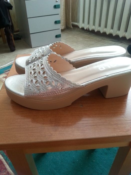 Продам боссоножки 3000тенге 39размер