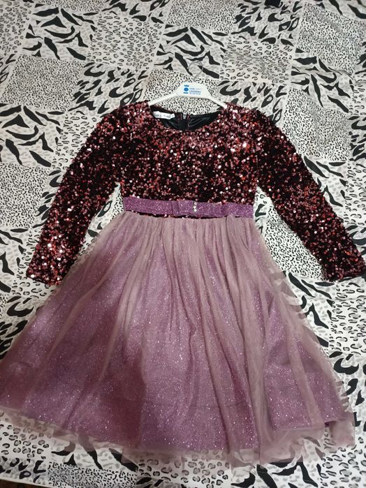 ПРОДАМ платья на девочку.