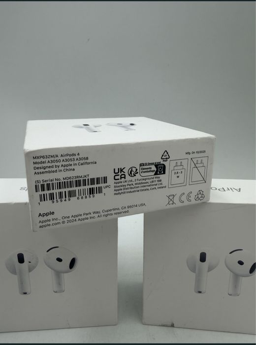 AirPods 4.