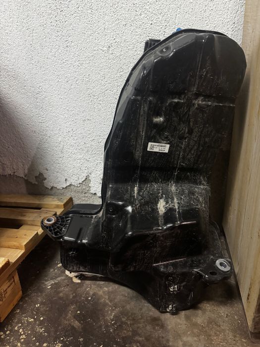 ADBlue резервоар с помпа / AudiQ7 2023