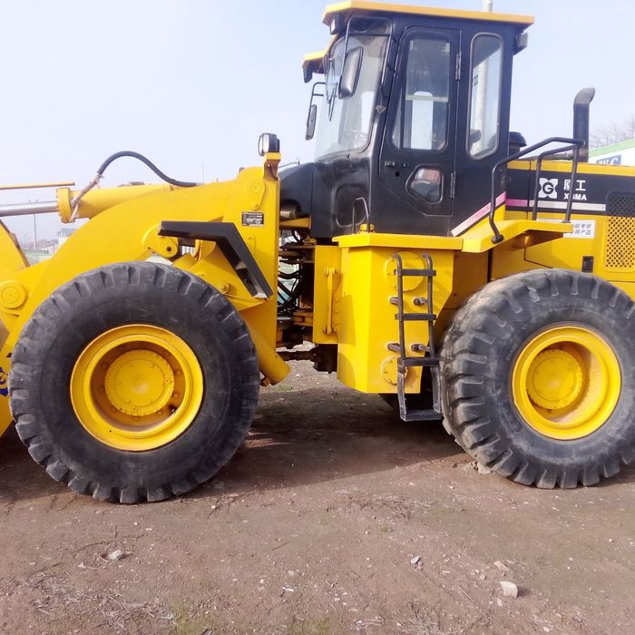 Продаётся погрузчик 3куб