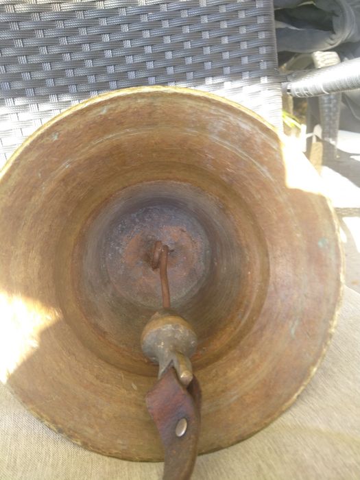 Продавам огромна масивна корабна камбана 1927 година Англия