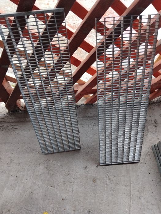 Vând gretare zincate sau trepte zincate