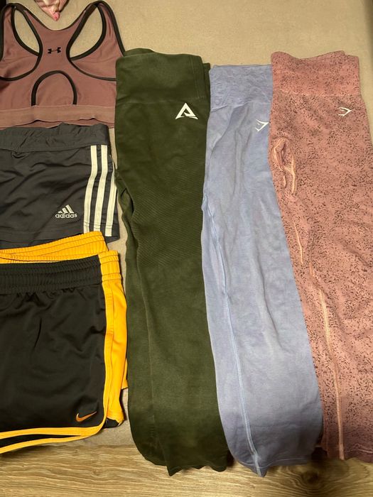 Спортни клинове и бюстиета