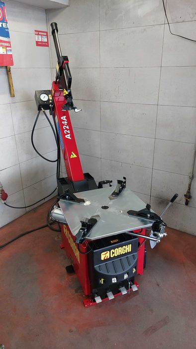 CORGHI - A224 А Монтаж /Демонтаж машина за гуми на леки автомобили