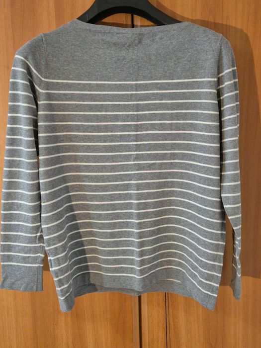 Pulover în dungi cu decolteu la baza gatului , marimea L