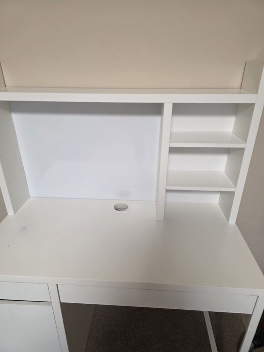 Бюро Micke с надстройка