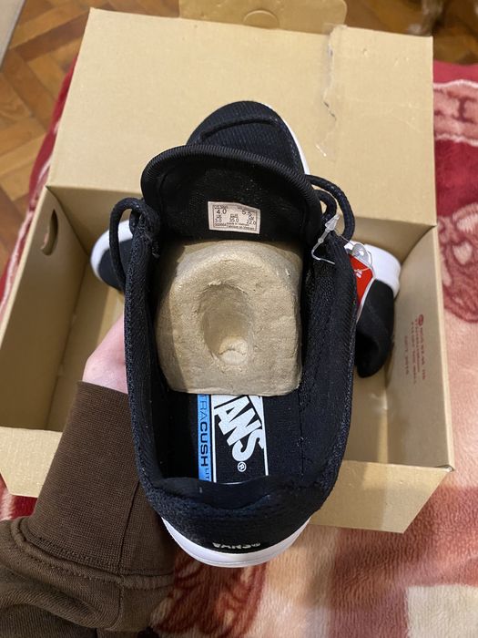 Vand adidasi Vans