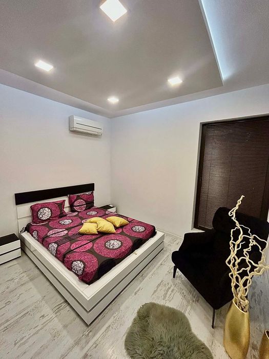 Тристаен апартамент, под наем, Център