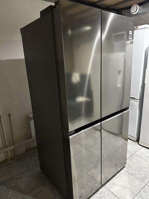 Продам двухдверный холодильник LG