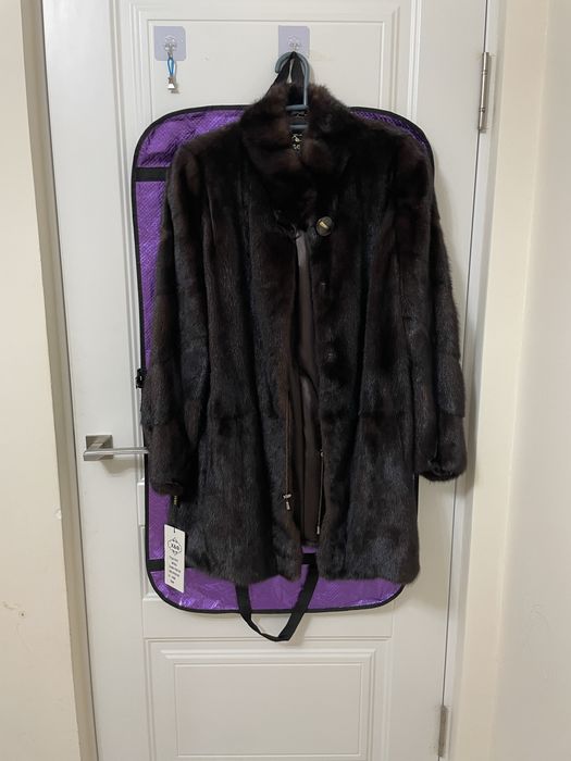 Новая норковая шуба продаётся