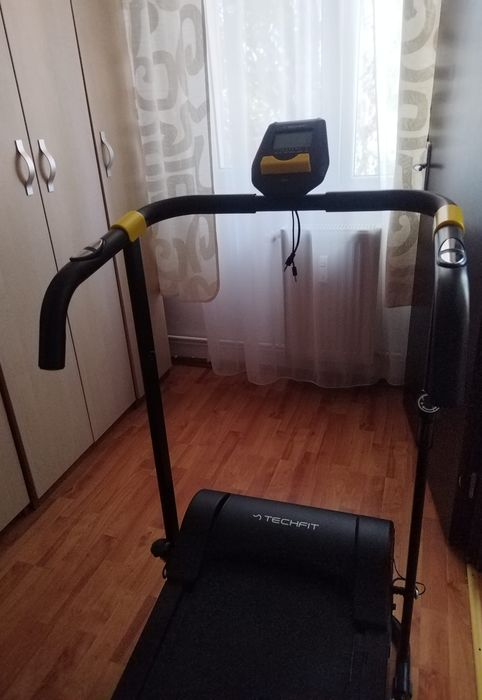 Bandă de alergat mecanică Techfit ,pliabila cu afisaj LCD– stare foarte bună