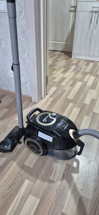 Бытовая техника: б/у пылесос и утюг