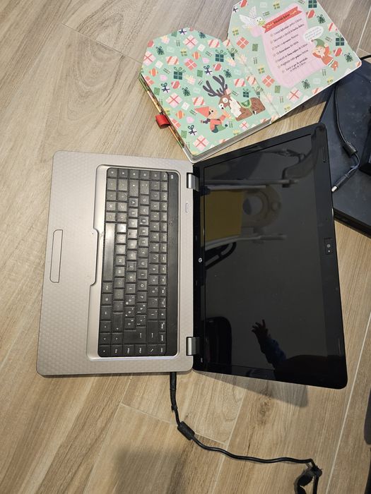 Vând laptopuri nefuncționale