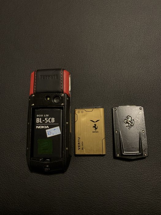 Vertu ferrari лимитиран телефон