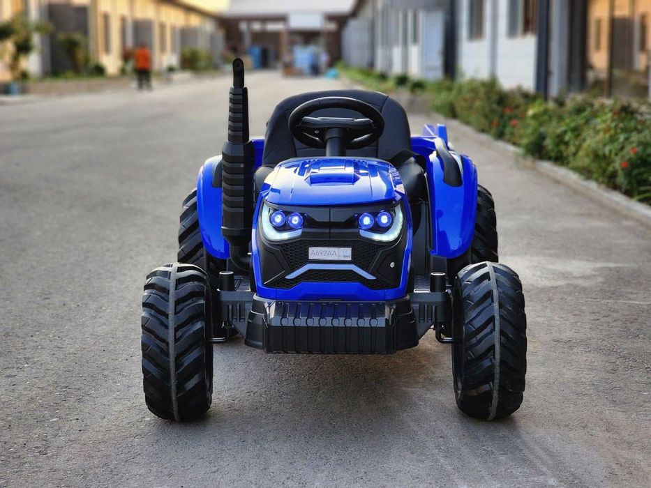 Синий трактор Т40 с прицепом