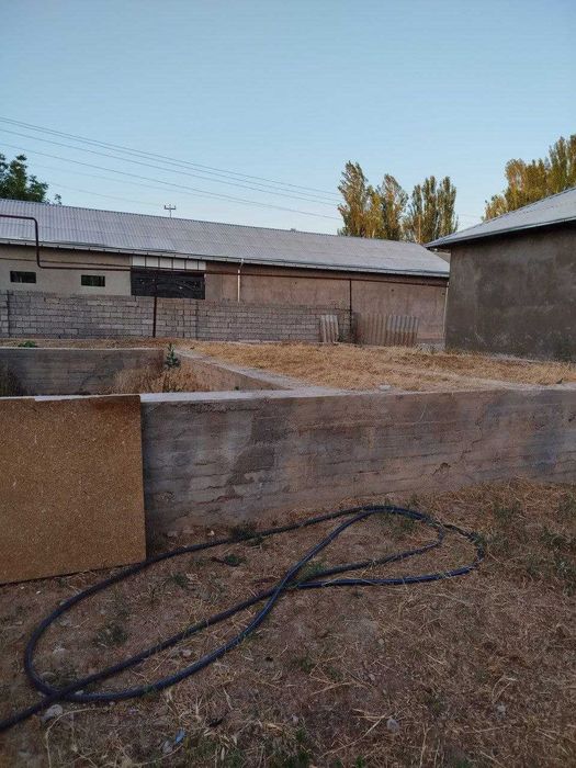 Yuqori Chirchiq tumanida kanal yon bagrida uchastka salqin