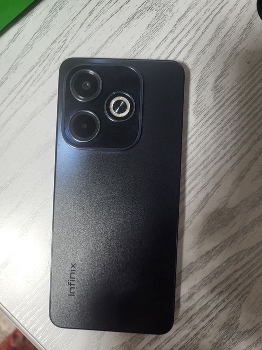 Infinix hot 40i  8+8/128GB. 2 sim, 90hz