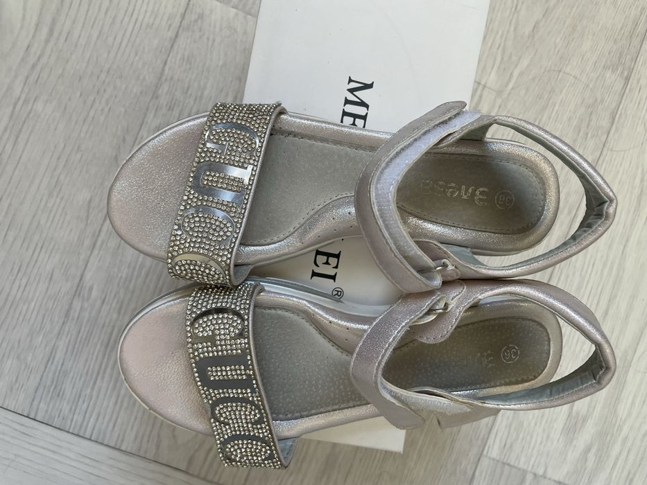 Продам туфли для девочек 12-14 лет дешево