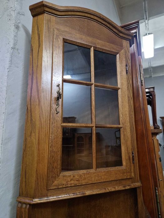 Ъглова витрина от две части