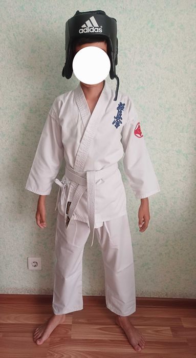 Шлем защитный для карате.