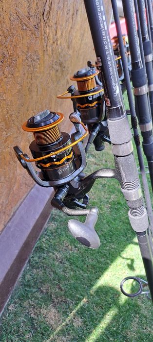 Set 4 Lansete Carbon,4 Mulinete Cu Baitrunner 8000 ,Rod Pod Echipat