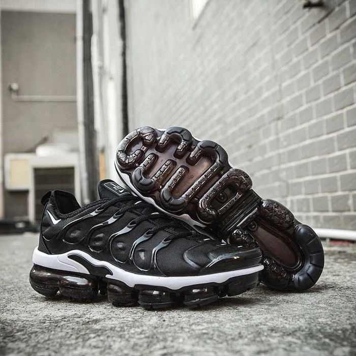 НОВИ! / Nike / Air Vapormax / Plus Black & White