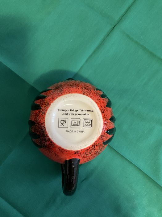 Cana Stranger Thinks,butoni,pahare Baccarat vechi,farfurii ceramica