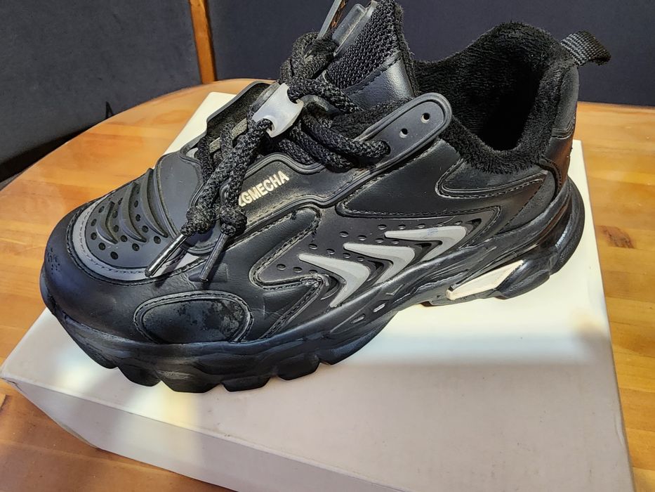 Продам кроссовки