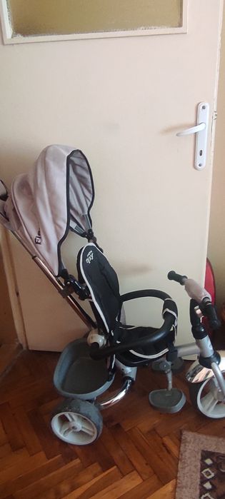 Детска количка сива