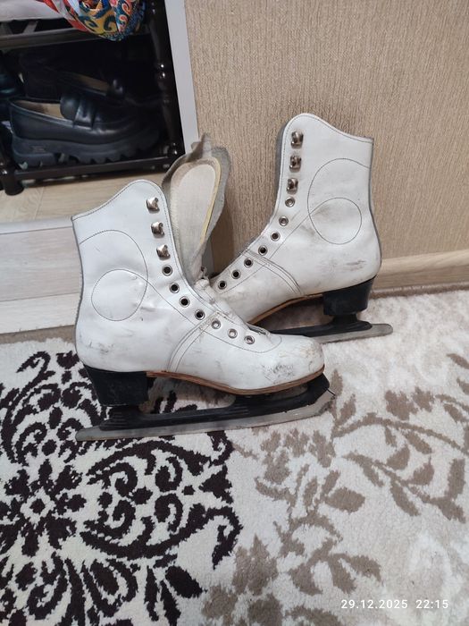 Коньки кожанные для девочки