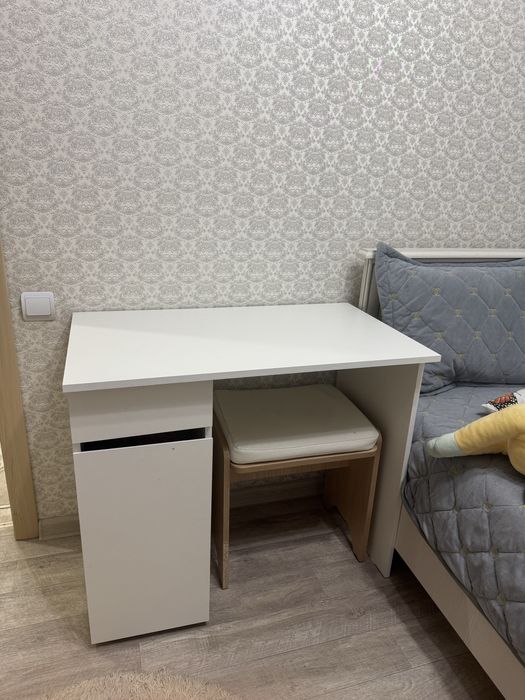 стол в отличном состоянии