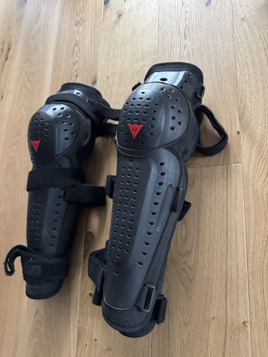 Genunchere moto dainese knee v
